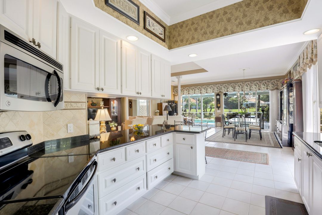 5981 Bermuda Ln, Naples, FL 34119