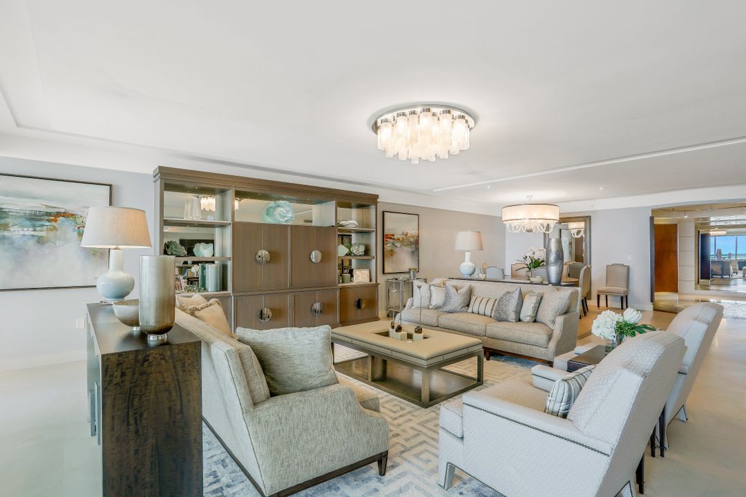 11125 Gulf Shore Dr #701, Naples, FL 34108