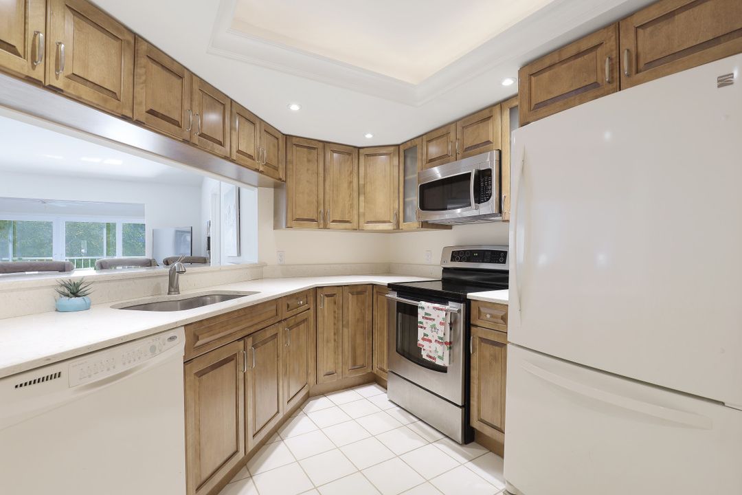 5895 Chanteclair Dr #122, Naples, FL 34108