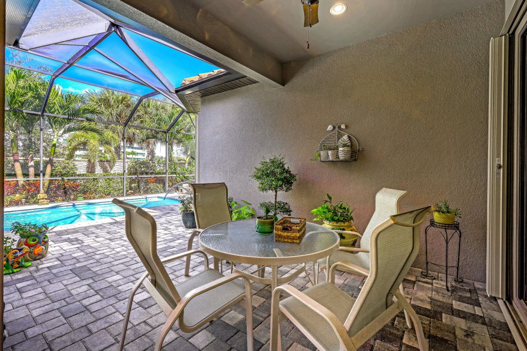 8447 Palacio Terrace W, Naples, FL 34114