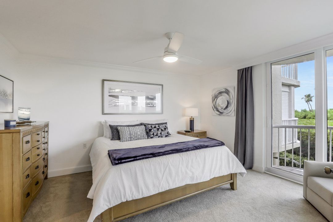 50 Seagate Dr #104, Naples, FL 34103