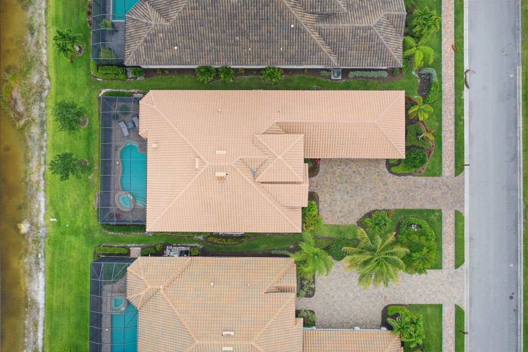 7446 Lantana Cir, Naples, FL 34119