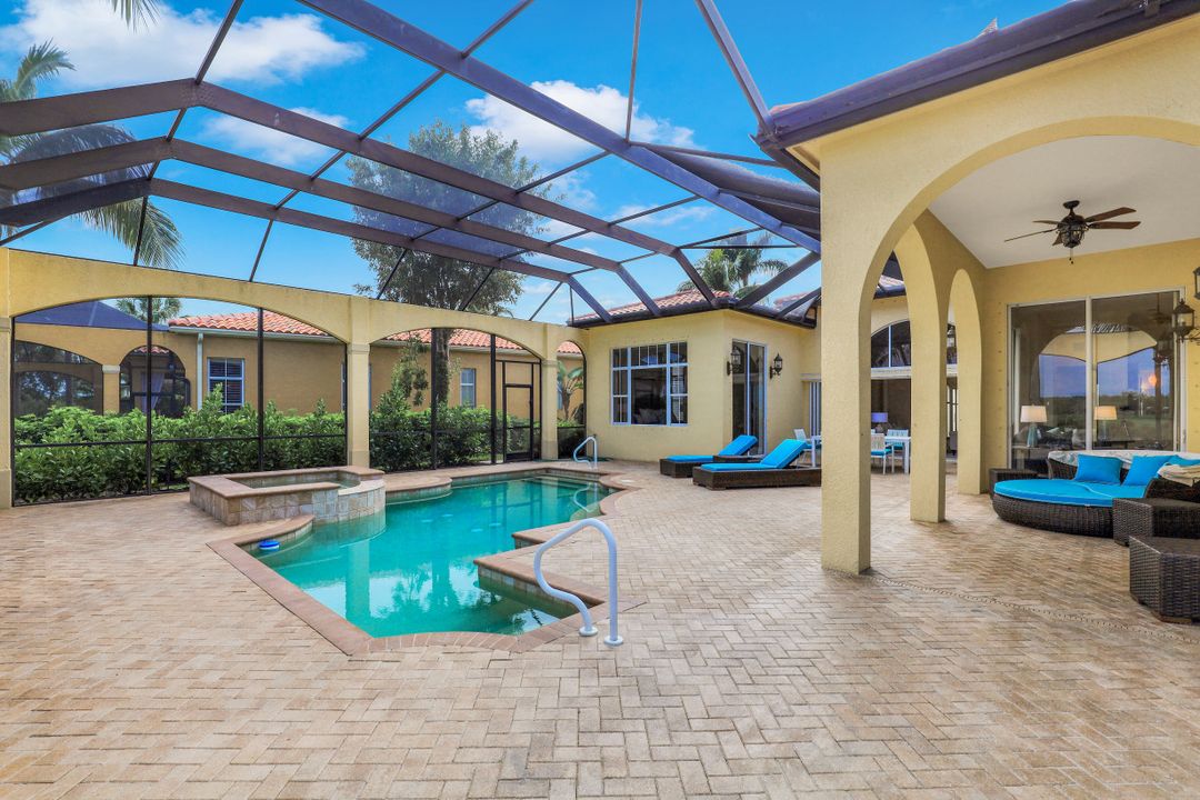 8560 Bellagio Dr, Naples, FL 34114