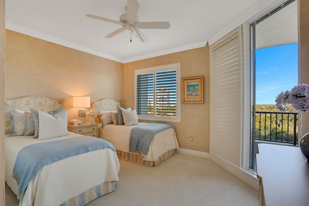 8960 Bay Colony Dr #703, Naples, FL 34108