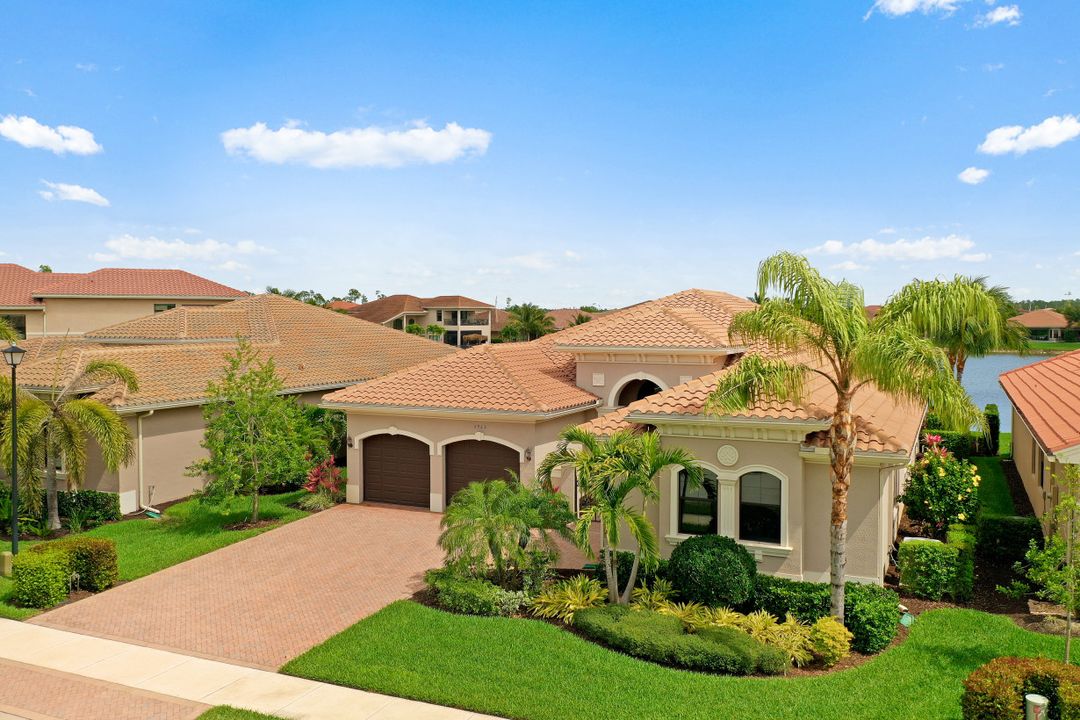 2963 Cinnamon Bay Cir, Naples, FL 34119