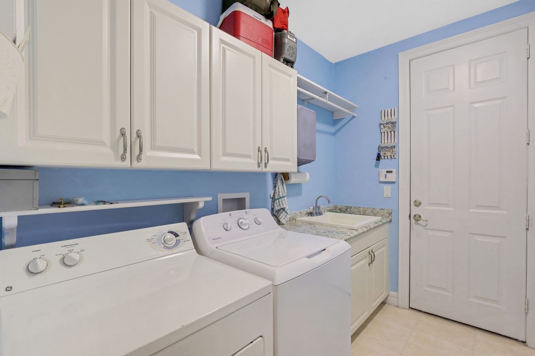 1427 King Sago Ct, Naples, FL 34119