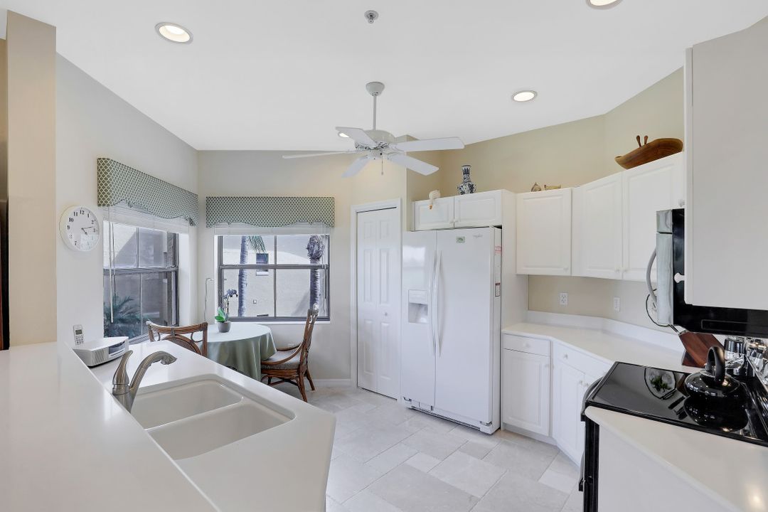 220 Vintage Cir #205, Naples, FL 34119