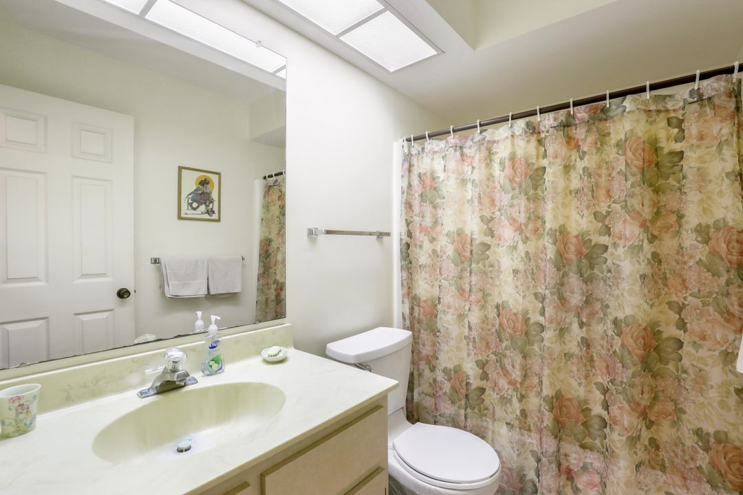 466 Tradewinds Ave, Naples, FL 34108