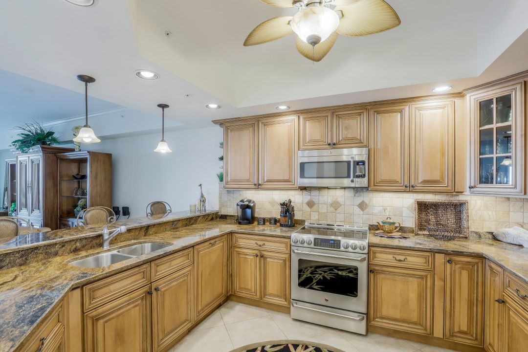 300 Dunes Blvd #1004, Naples, FL 34110