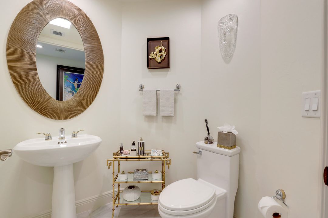 285 Grande Way #1204, Naples, FL 34110