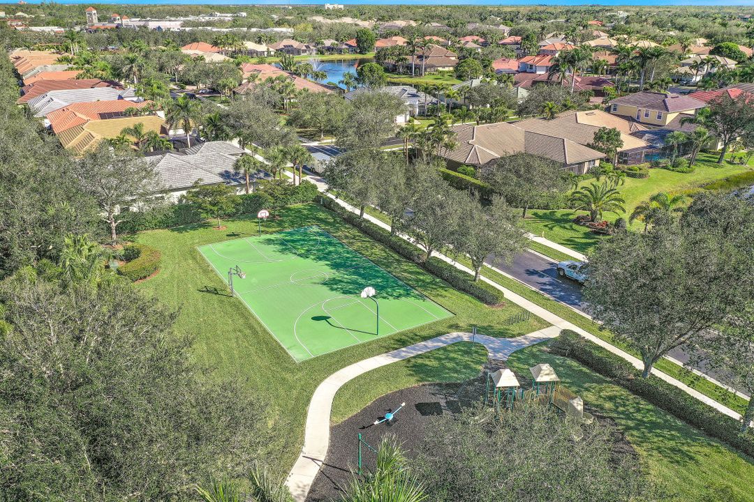 4899 Rustic Oaks Cir, Naples, FL 34105