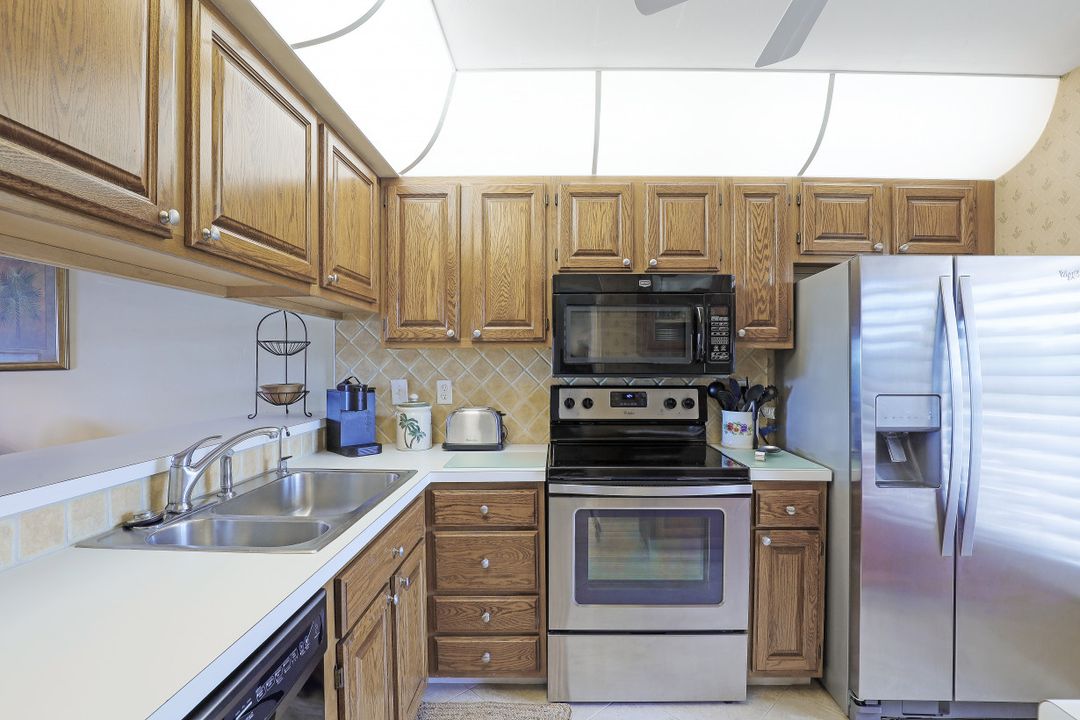 1045 Mainsail Dr #413, Naples, FL 34114