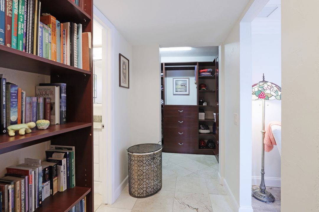 989 E Valley Dr, Bonita Springs, FL 34134