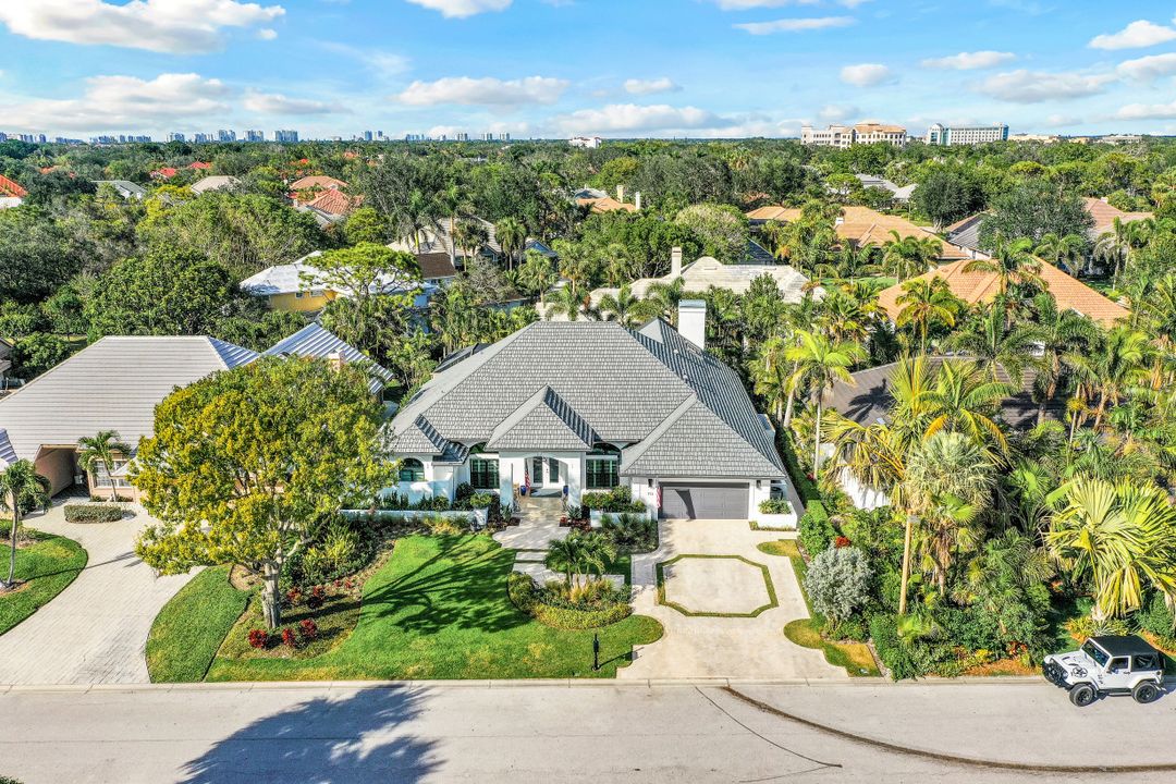 713 Shadow Lake Ln, Naples, FL 34108