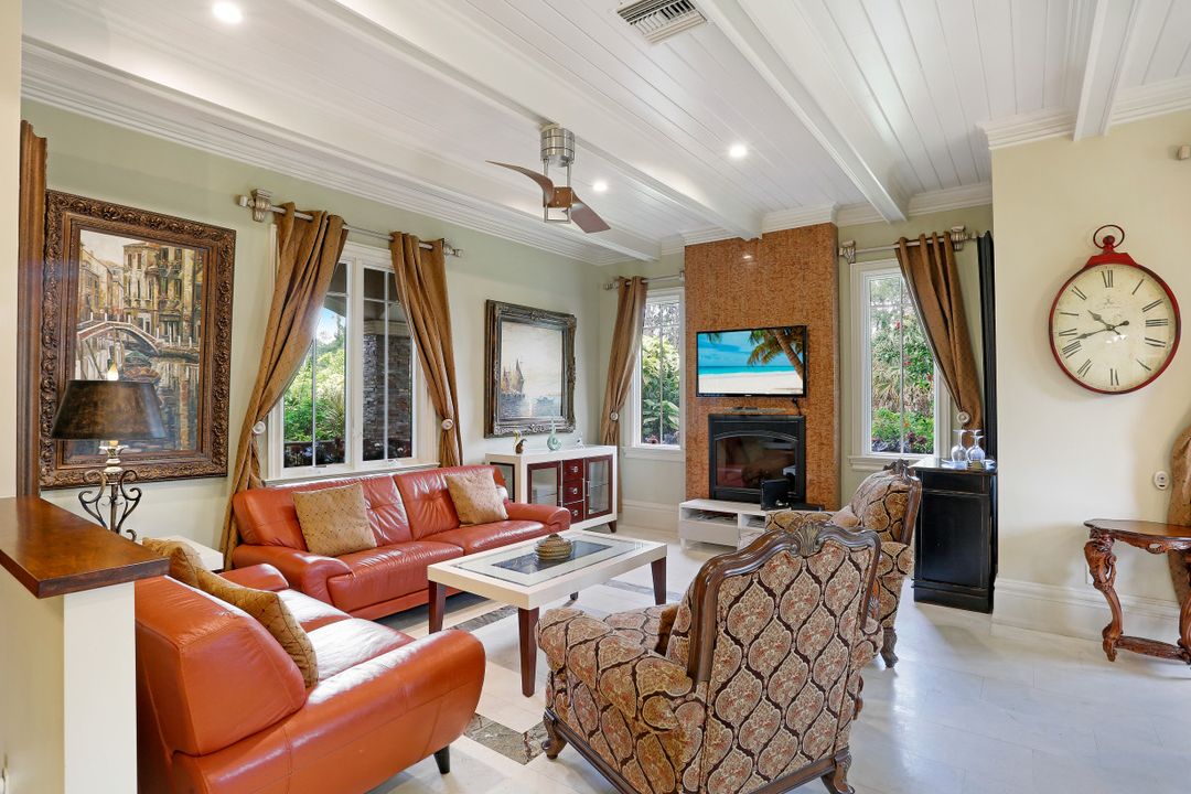 5610 Bur Oaks Ln, Naples, FL 34119