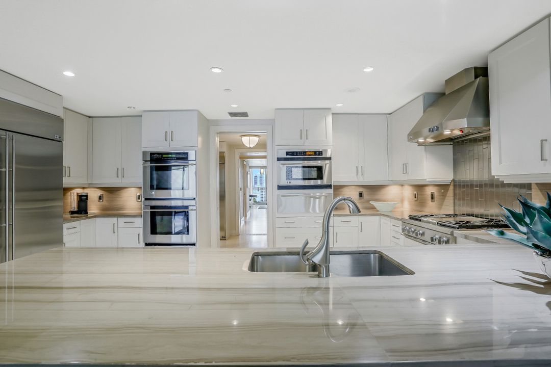 11125 Gulf Shore Dr #701, Naples, FL 34108