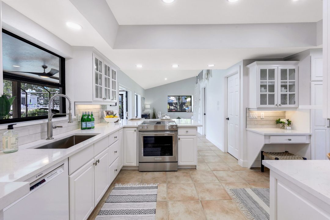 438 Lagoon Ave, Naples, FL 34108