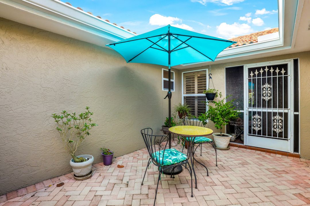 290 Emerald Bay Cir #L-2, Naples, FL 34110