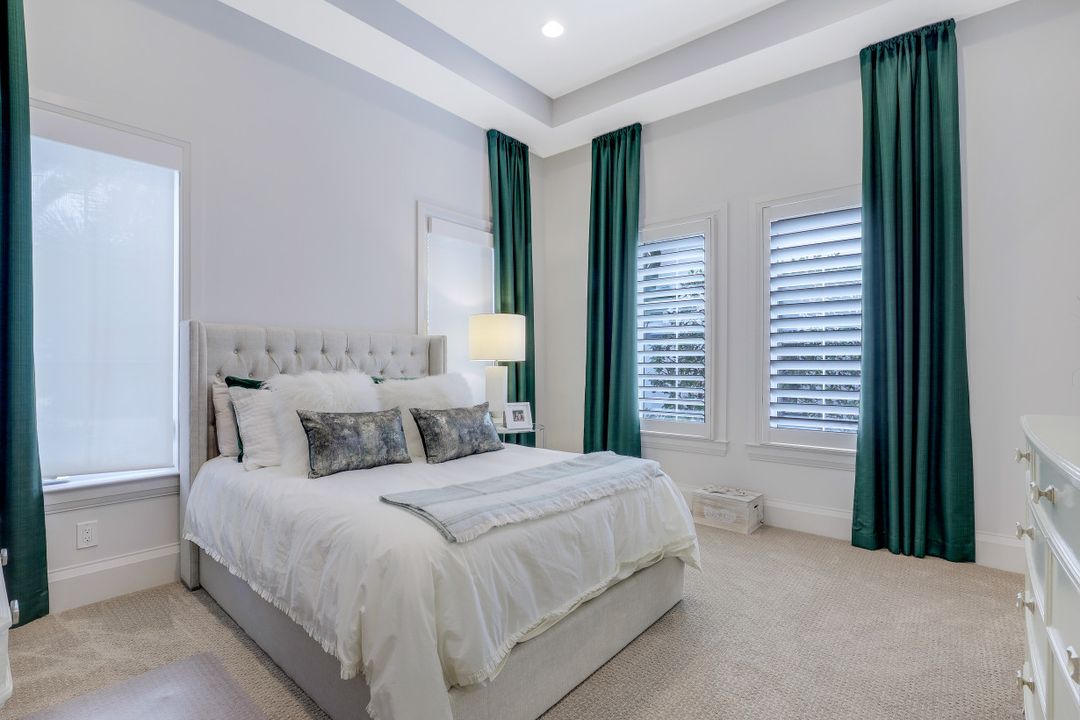 16373 Corsica Way, Naples, FL 34110