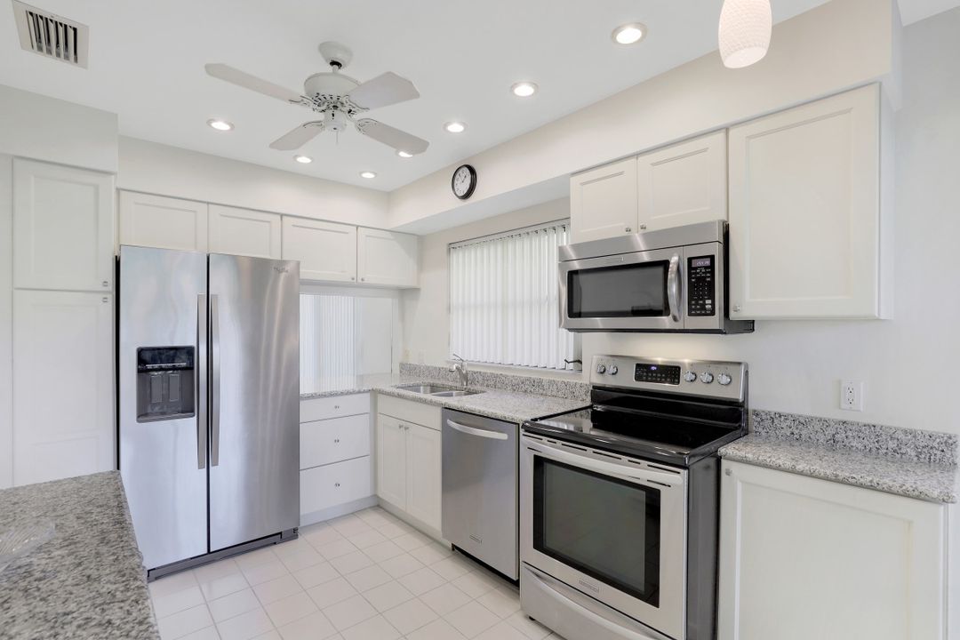 547 Beachwalk Cir, Naples, FL 34108