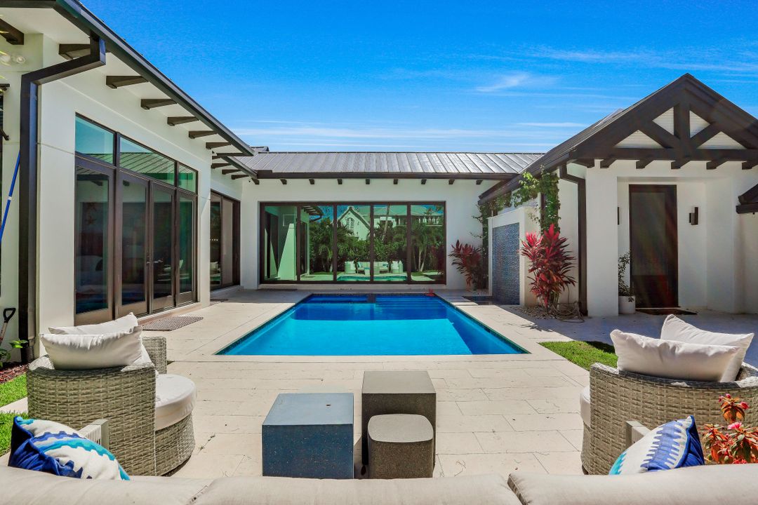 500 First Ave N, Naples, FL 34102