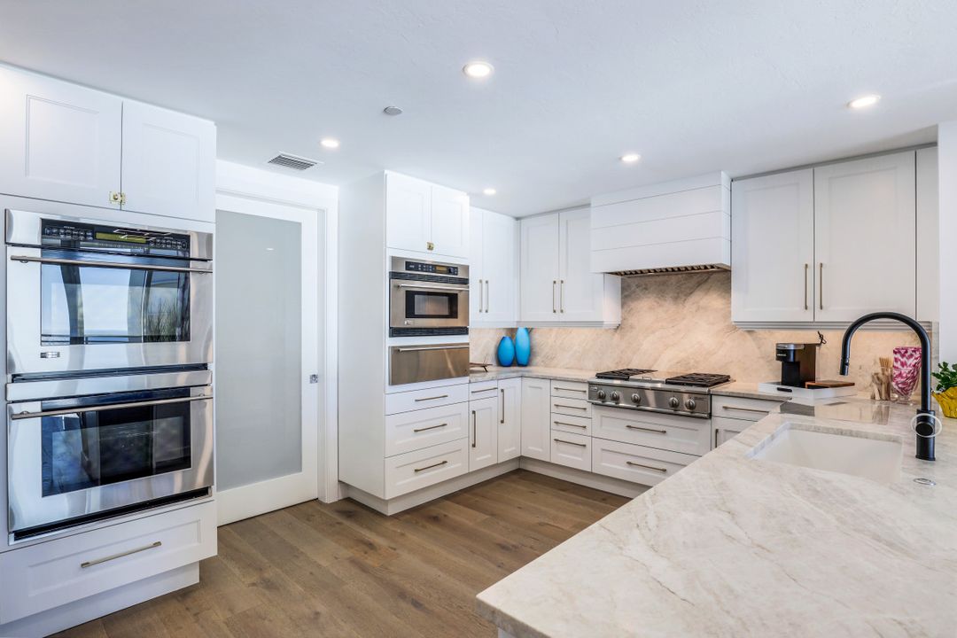 11125 Gulf Shore Dr #1001, Naples, FL 34108