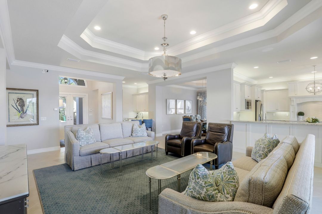 2748 Crystal Way, Naples, FL 34119