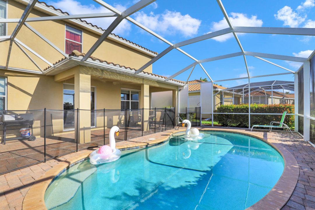 14832 Canton Ct, Naples, FL 34114