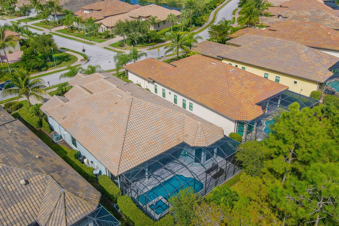 7497 Lantana Cir, Naples, FL 34119