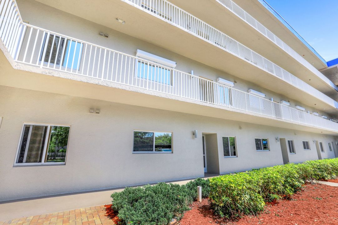 14901 Park Lake Dr #202, Fort Myers, FL 33919