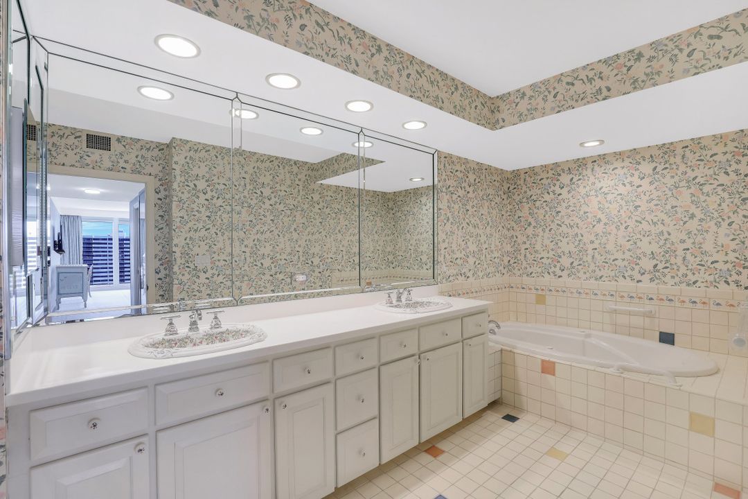 4051 Gulf Shore Blvd N #1204, Naples, FL 34103