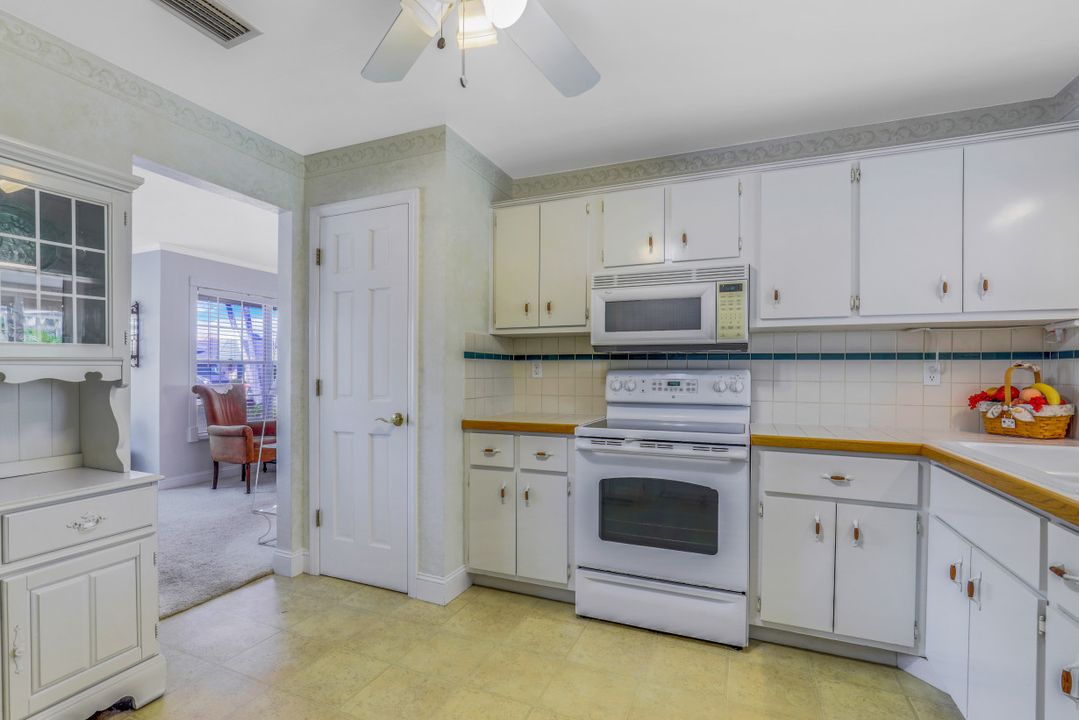 4933 SW 11th Ct, Cape Coral, FL 33914