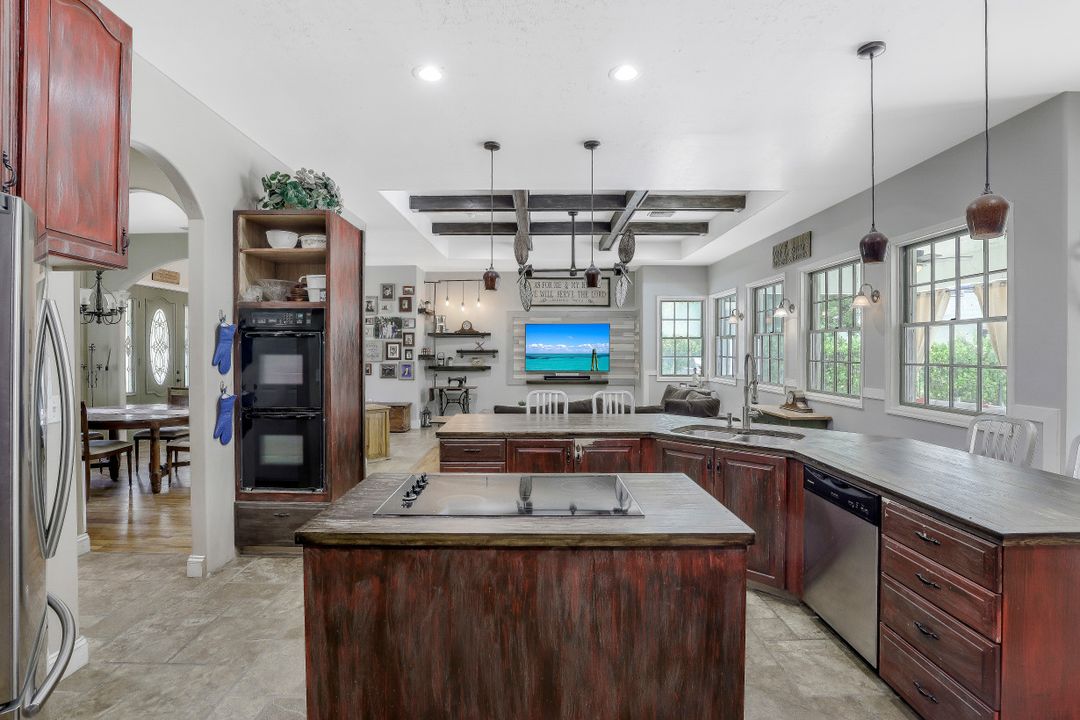 3074 Woodstock Ave, Naples, FL 34120