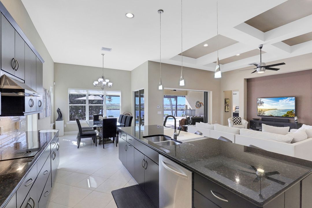 8961 Quarry Dr, Naples, FL 34120