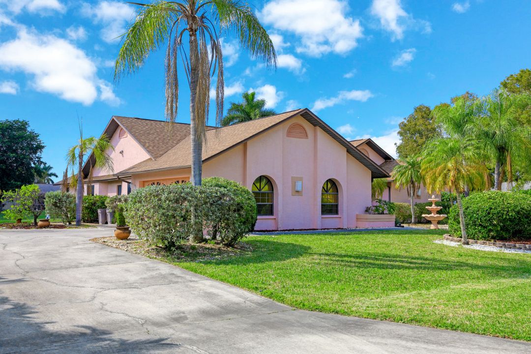 5208 SW 9th Pl, Cape Coral, FL 33914