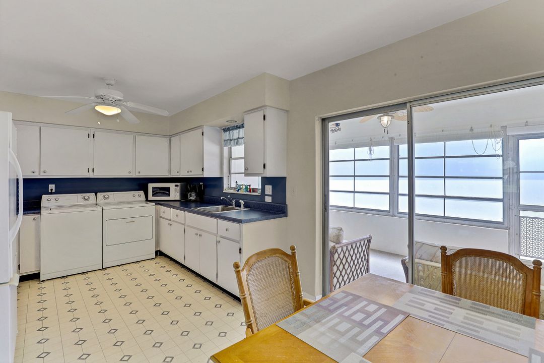 658 97th Ave N, Naples, FL 34108