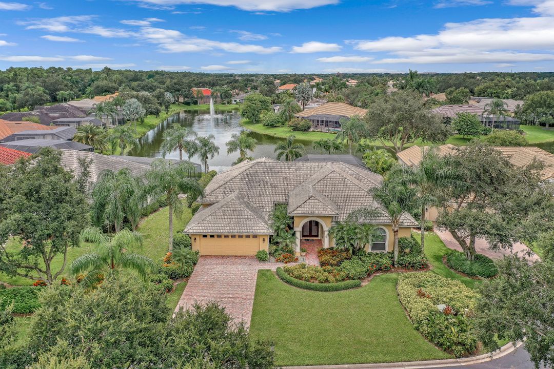 581 Wedgewood Way, Naples, FL 34119