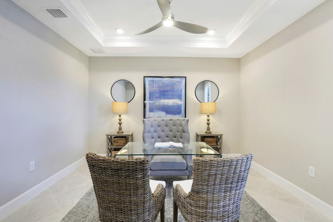 9483 Greyhawk Trl, Naples, FL 34120