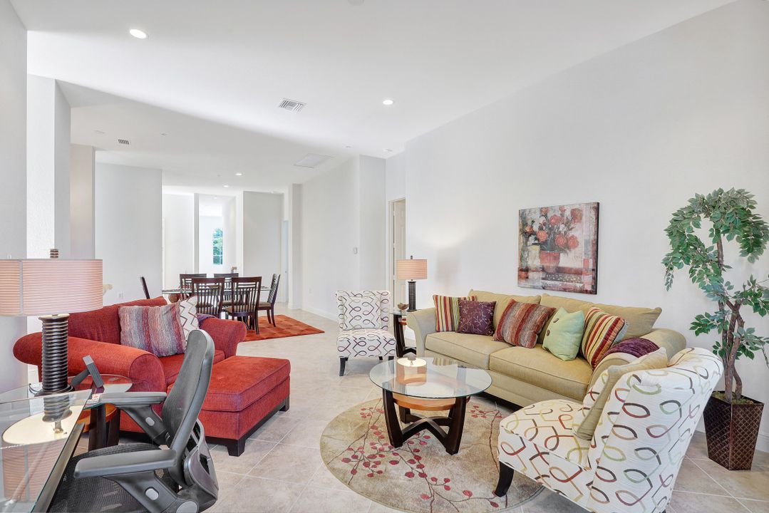 9243 Tesoro Ln #204, Naples, FL 34114