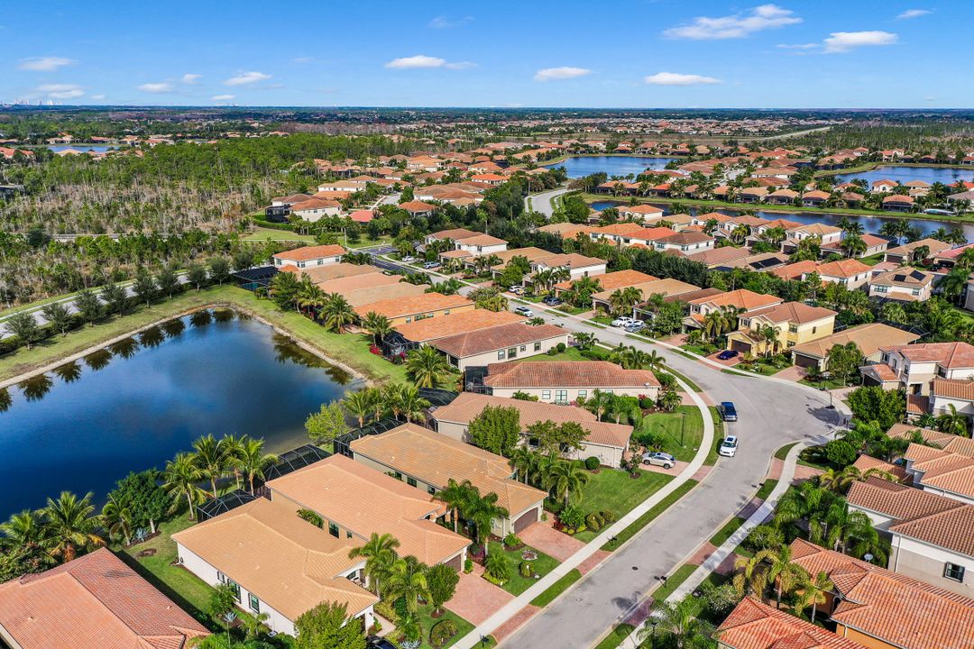 3370 Baltic Dr, Naples, FL 34119