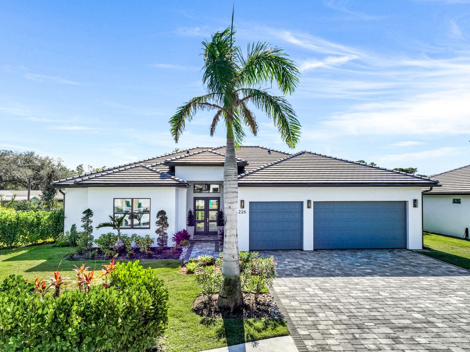 226 Legacy Ct, Naples, FL 34110