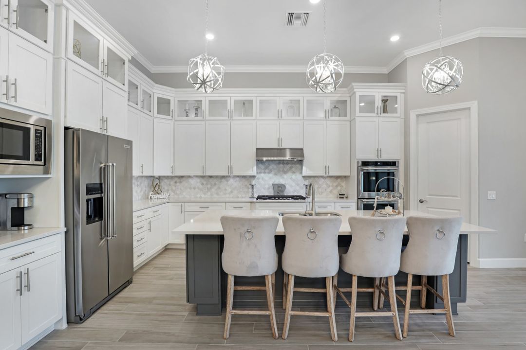 19617 Waterman Ct, Miromar Lakes, FL 33913