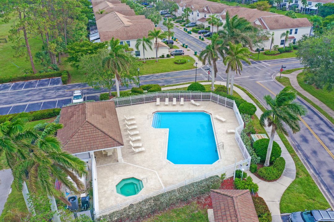 1084 Hampton Cir, Naples, FL 34105