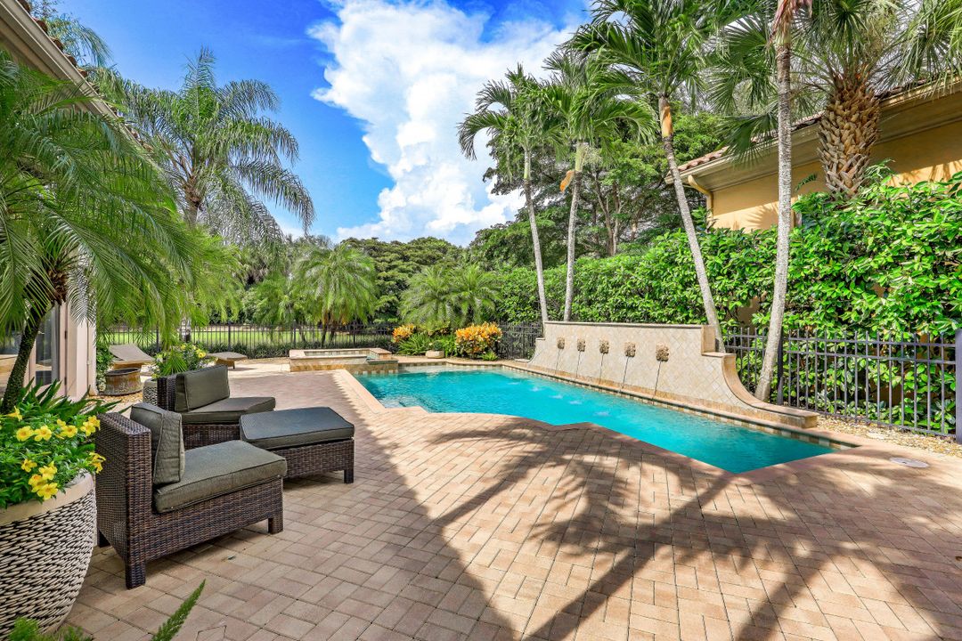 15655 Villoresi Way, Naples, FL 34110