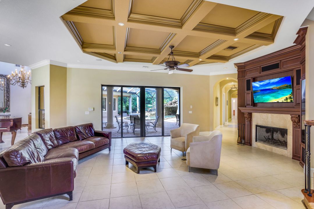 3645 7th Ave NW, Naples, FL 34120