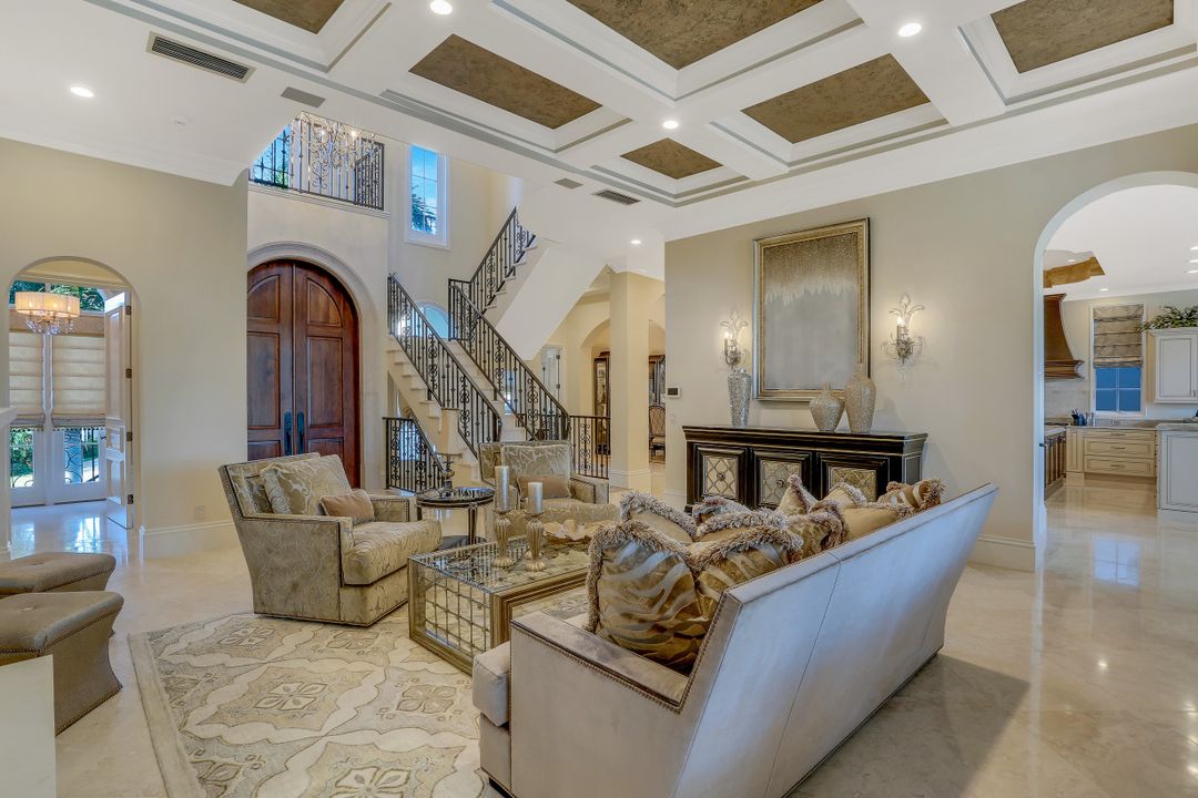 172 Seabreeze Ave, Naples, FL 34108