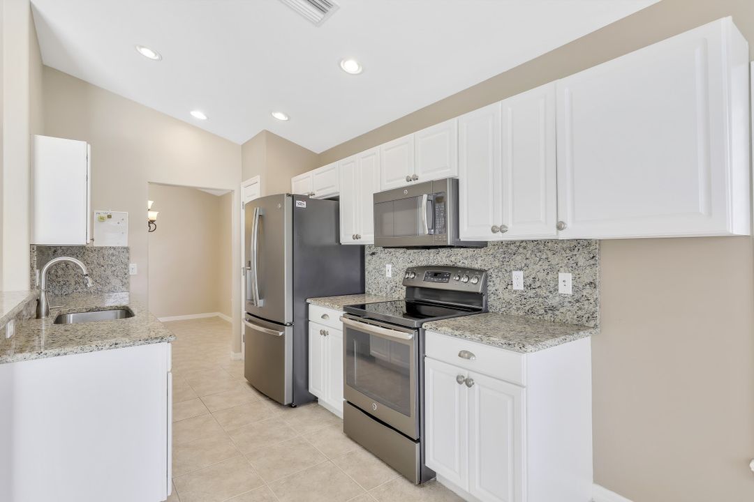 2435 Woodbourne Pl, Cape Coral, FL 33991