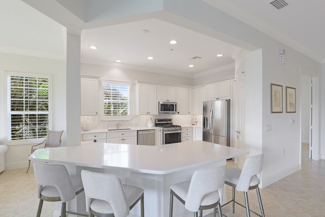 3176 Serena Ln #202, Naples, FL 34114