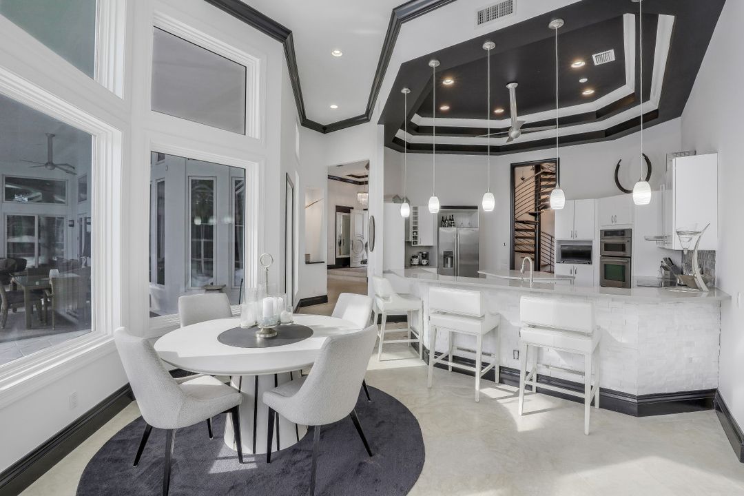 6262 Standing Oaks Ln, Naples, FL 34119