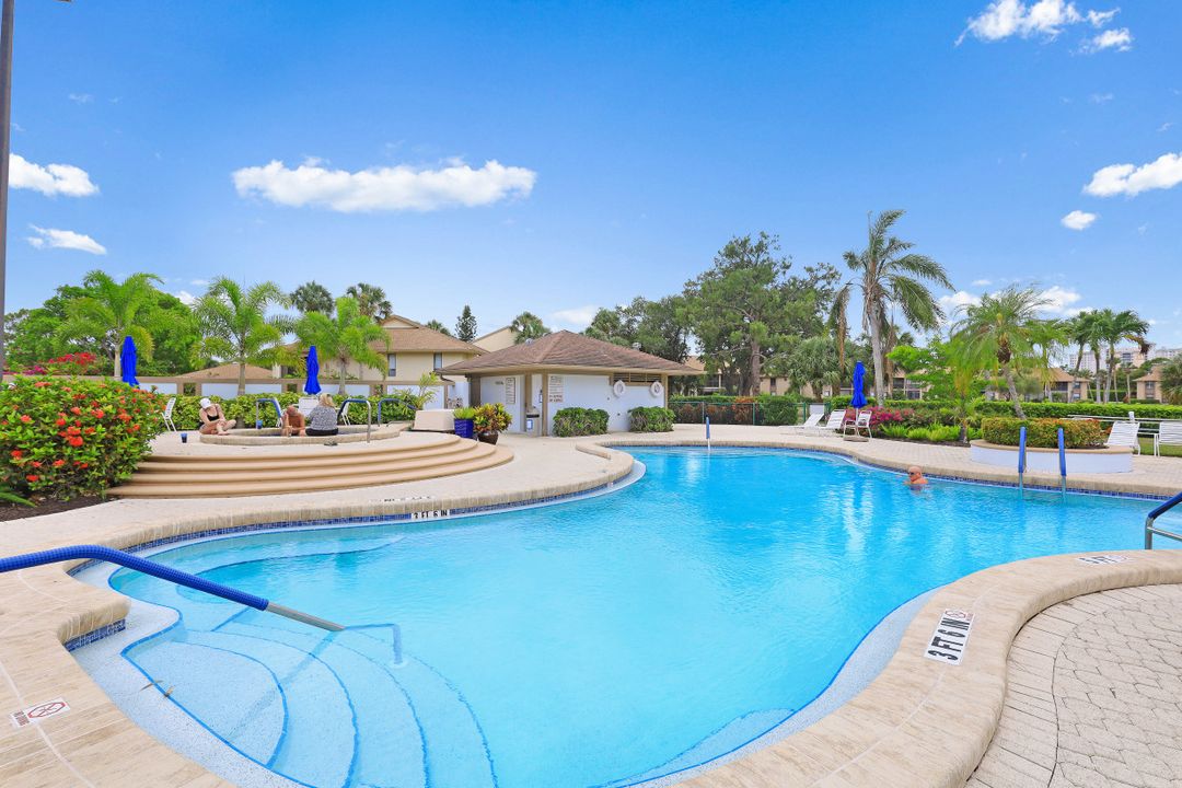 544 Retreat Dr #201, Naples, FL 34110